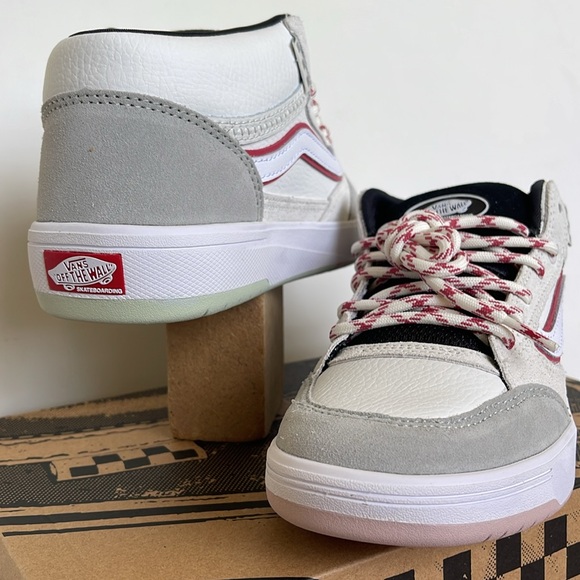 Vans WMNS Zahba Mid Gray/Multi
VN000CBSBGG Sneakers - Picture 9 of 16